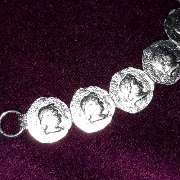 Jewelry - Bracelet..7.5inches..Silver Toned